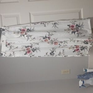 White Floral pants. Size Small. Flowy. Shein.